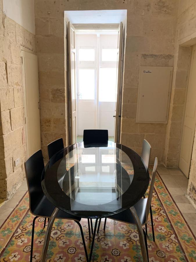 2 Bedroom Apartment In The Centre Of Valletta Exterior photo